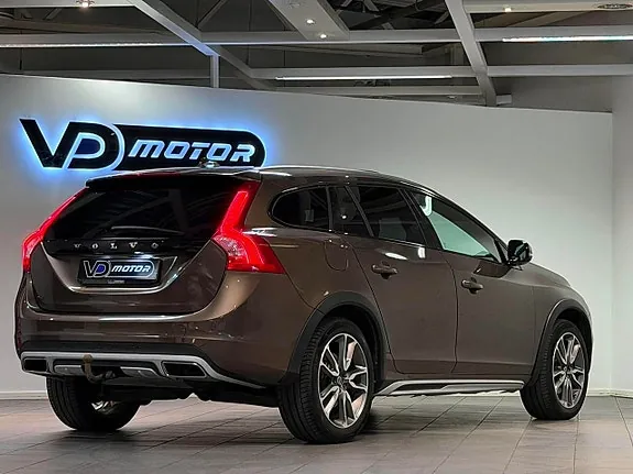 Volvo V60 Cross Country 2018 photo 5
