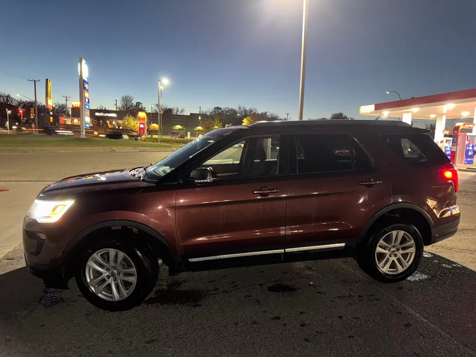 Ford Explorer 2010 photo 2