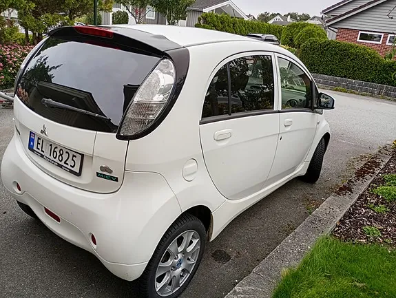 Mitsubishi I-Miev 2011 photo 4