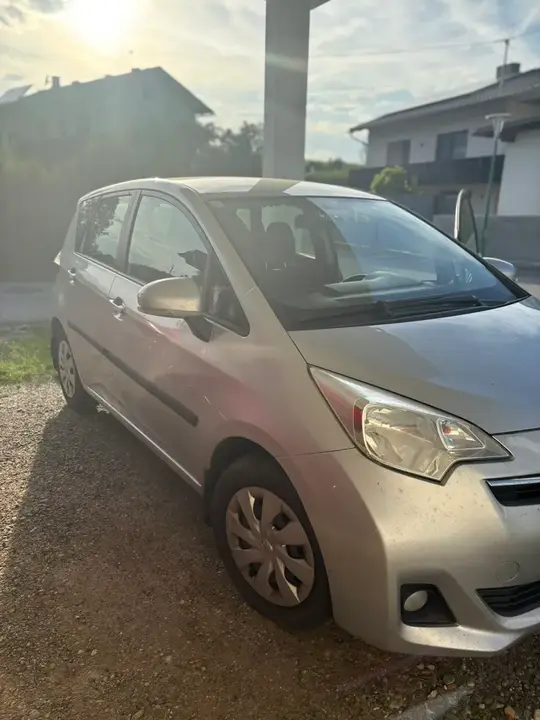 Toyota Verso 2012 photo 2