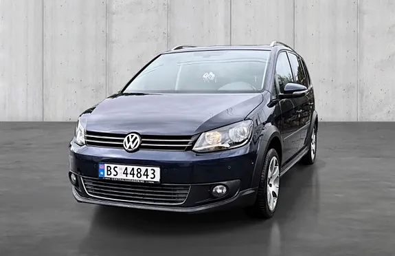 Volkswagen Touran 2011 photo 2