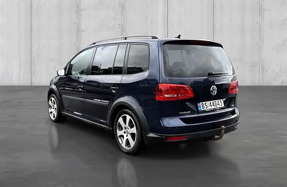 Volkswagen Touran 2011 photo 3