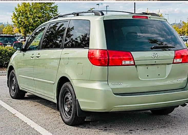 Toyota Sienna 2004 photo 2