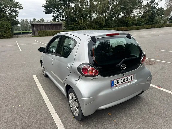 Toyota Aygo 2012 photo 2