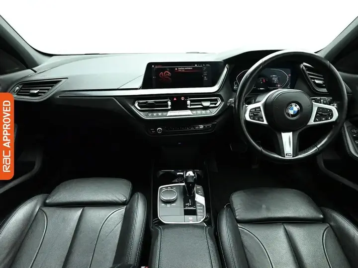 BMW 1 Series 2021 photo 2