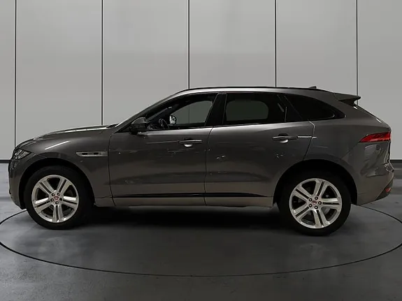 Jaguar F-Pace 2017 photo 2