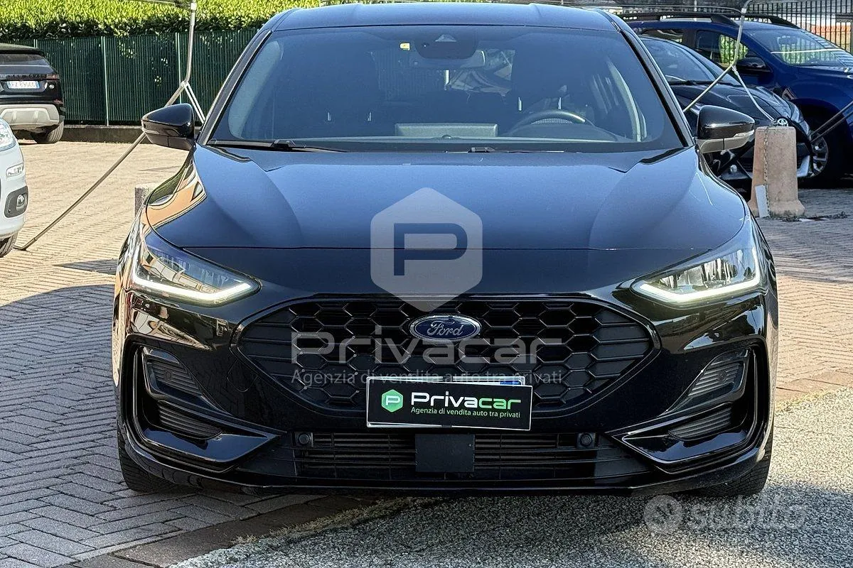 Ford Focus 2024 photo 2
