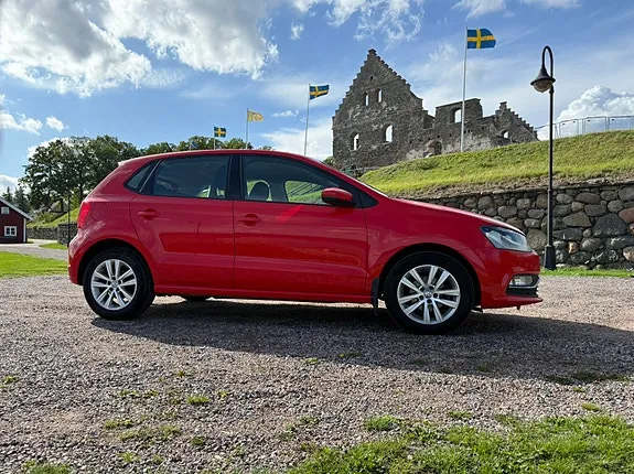 Volkswagen Polo 2015 photo 2