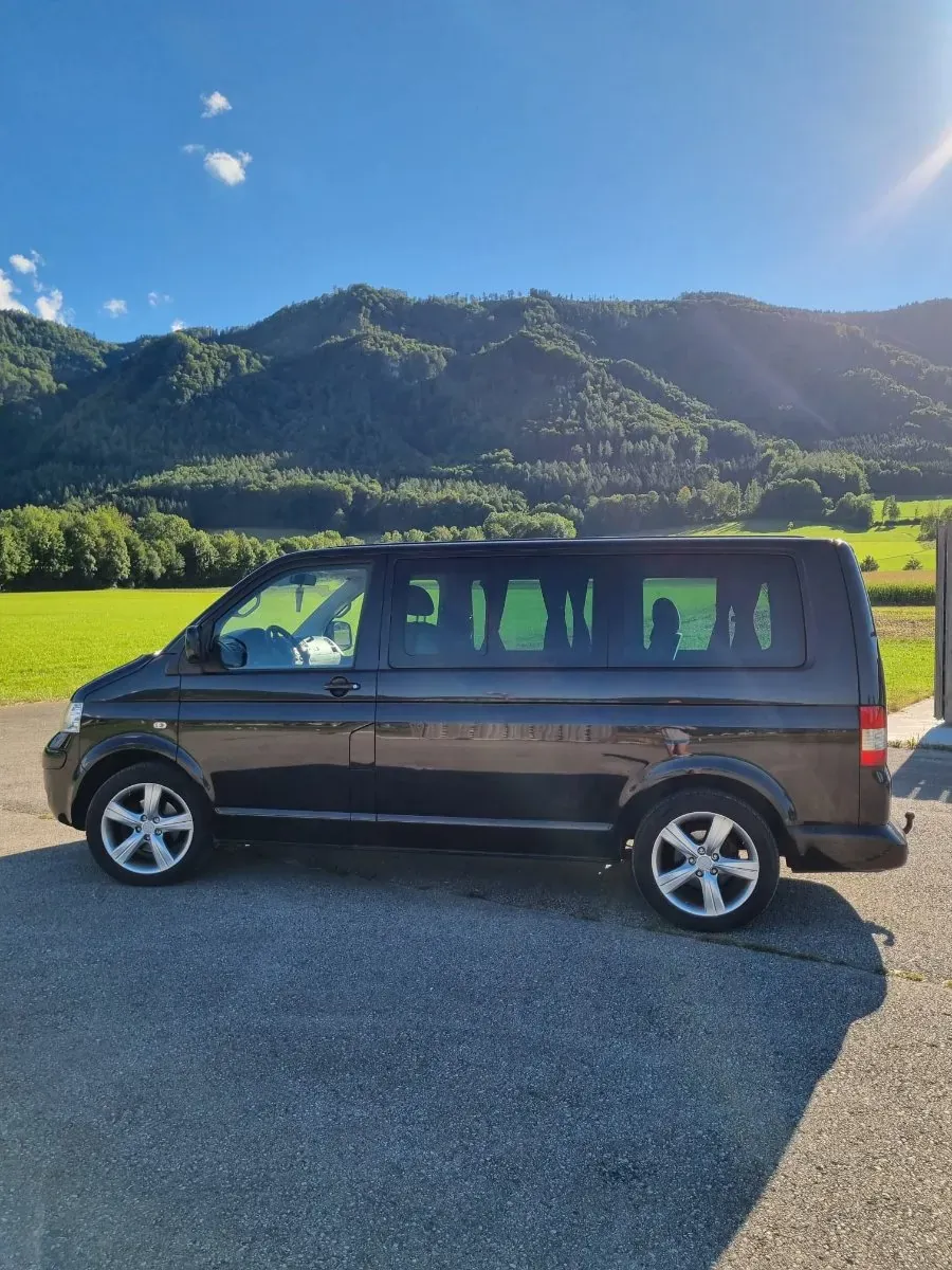 Volkswagen Multivan 2009 photo 2