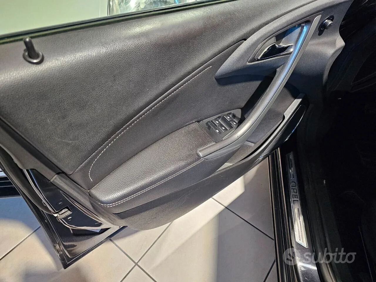 Opel Astra 2011 photo 3