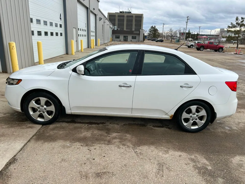 Kia Forte 2010 photo 2