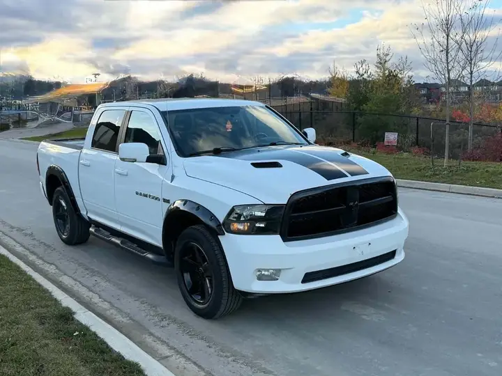 Dodge Ram 1500 2012 photo 2
