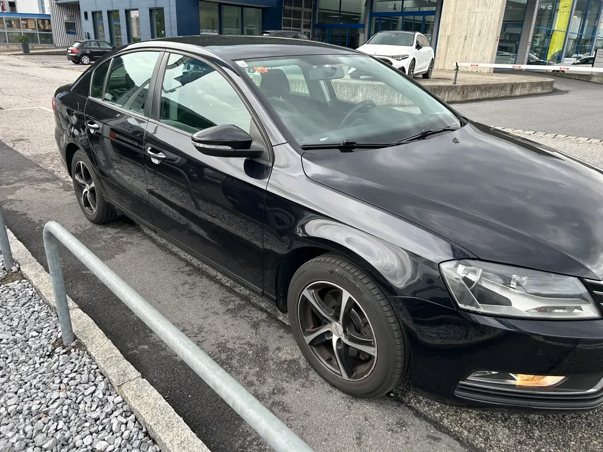 Volkswagen Passat 2011 photo 2