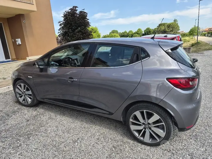 Renault Clio 2014 photo 2