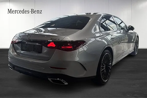 Mercedes-Benz 400 E 2026 photo 4