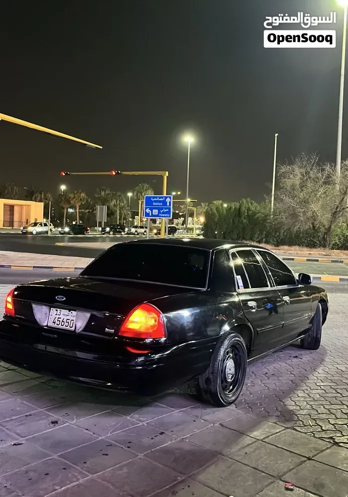 Ford Crown Victoria 2010 photo 4