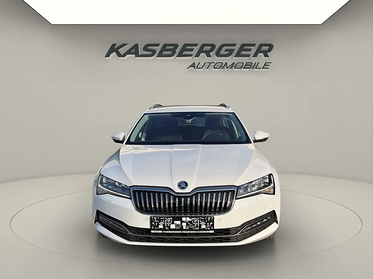 Skoda Superb 2021 photo 2
