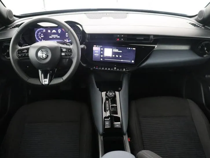Alfa Romeo Junior 2025 photo 3