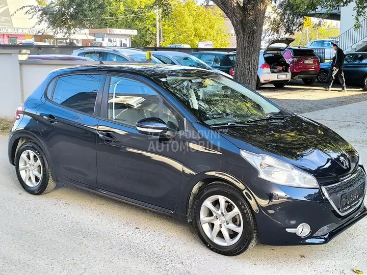 Peugeot 208 2013 photo 5