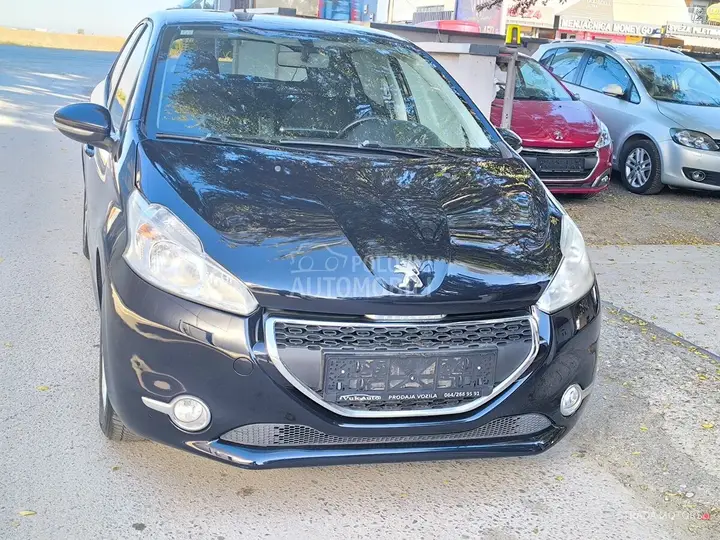 Peugeot 208 2013 photo 3