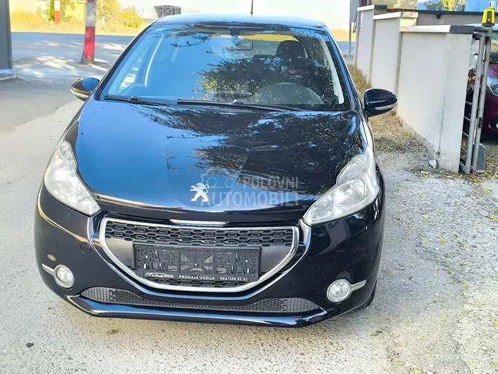 Peugeot 208 2013 photo 2