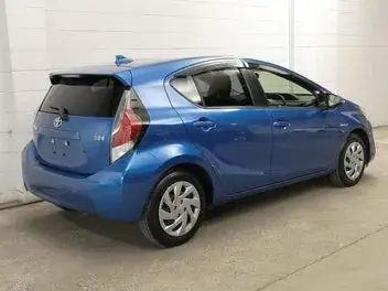 Toyota Aqua 2015 photo 3