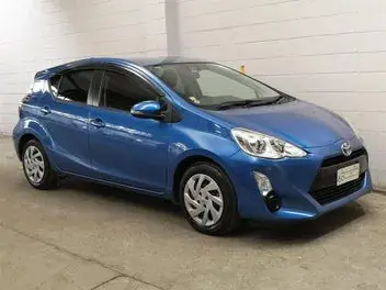 Toyota Aqua 2015 photo 2
