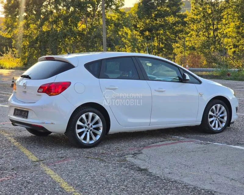 Opel Astra J 2013 photo 5