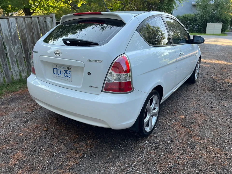 Hyundai Accent 2009 photo 4
