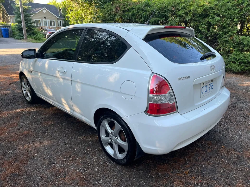 Hyundai Accent 2009 photo 3
