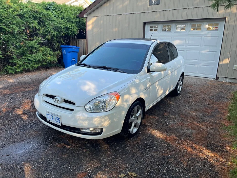 Hyundai Accent 2009 photo 2