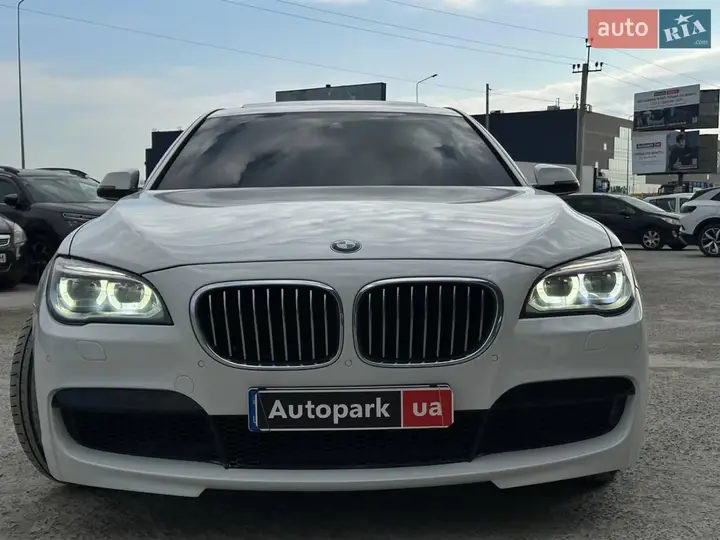 BMW 7 Series 2012 photo 2