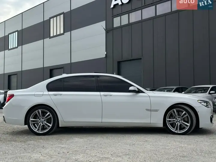 BMW 7 Series 2012 photo 4