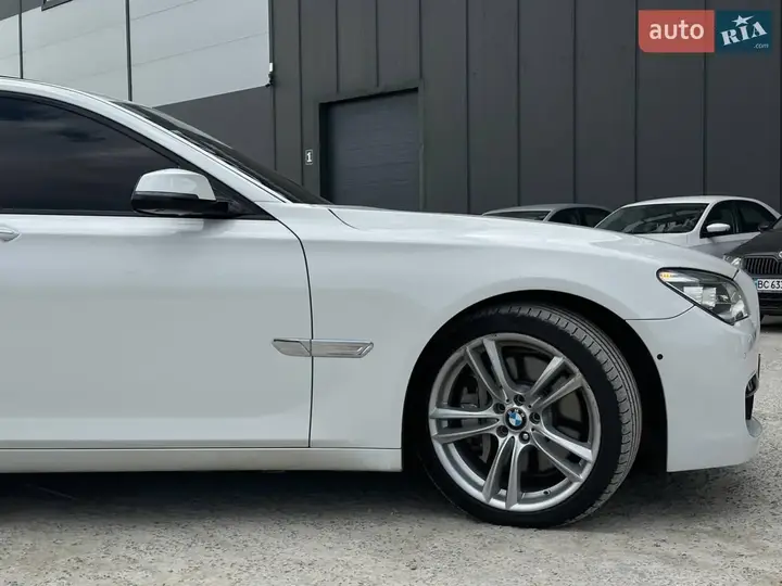 BMW 7 Series 2012 photo 5