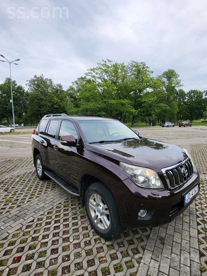 Toyota Land Cruiser 2013 photo 2