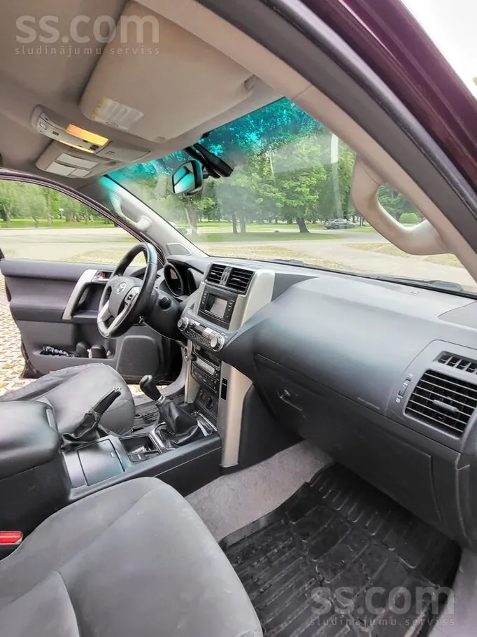 Toyota Land Cruiser 2013 photo 5