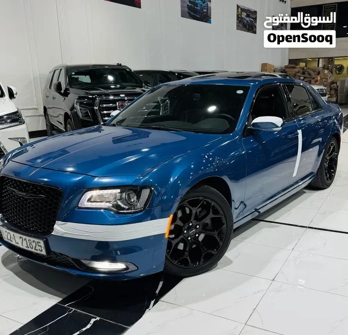 Chrysler 300 2022 photo 2