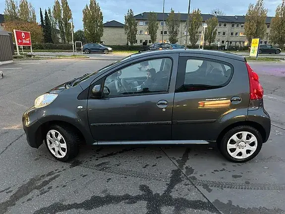 Peugeot 107 2010 photo 3