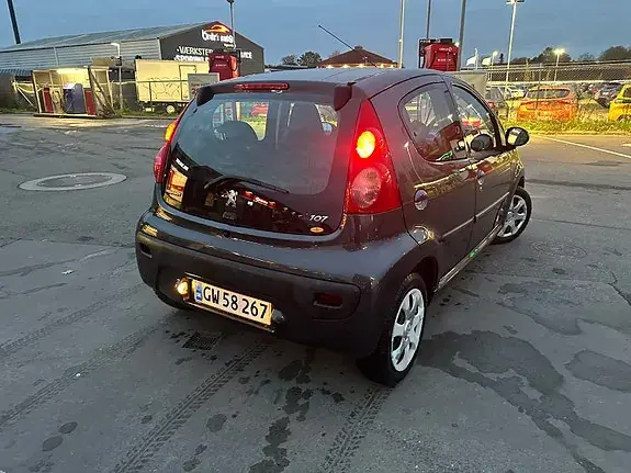 Peugeot 107 2010 photo 2