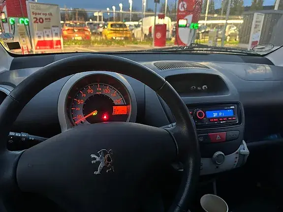 Peugeot 107 2010 photo 5