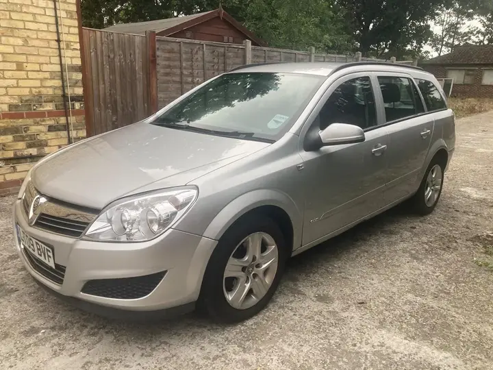 Vauxhall Astra 2009 photo 3