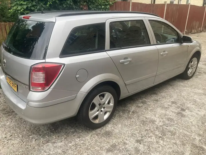 Vauxhall Astra 2009 photo 4