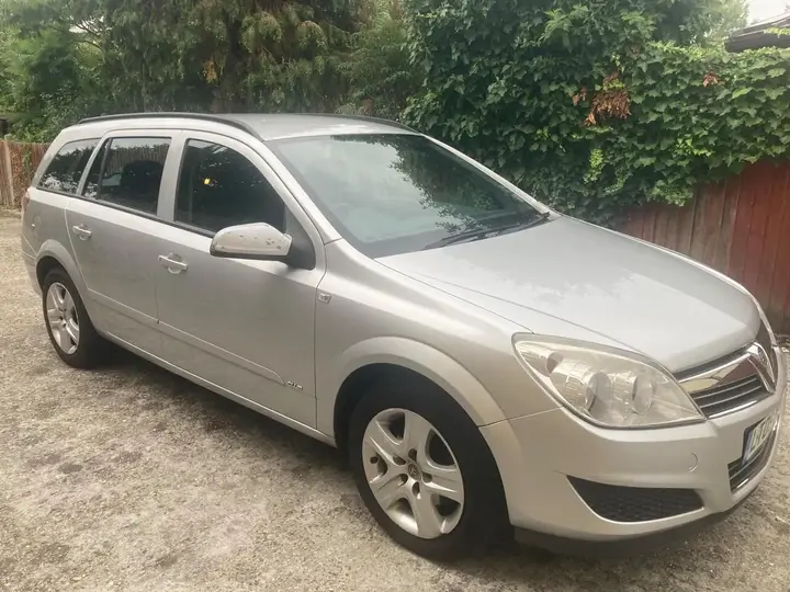 Vauxhall Astra 2009 photo 2