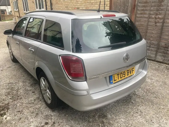 Vauxhall Astra 2009 photo 5