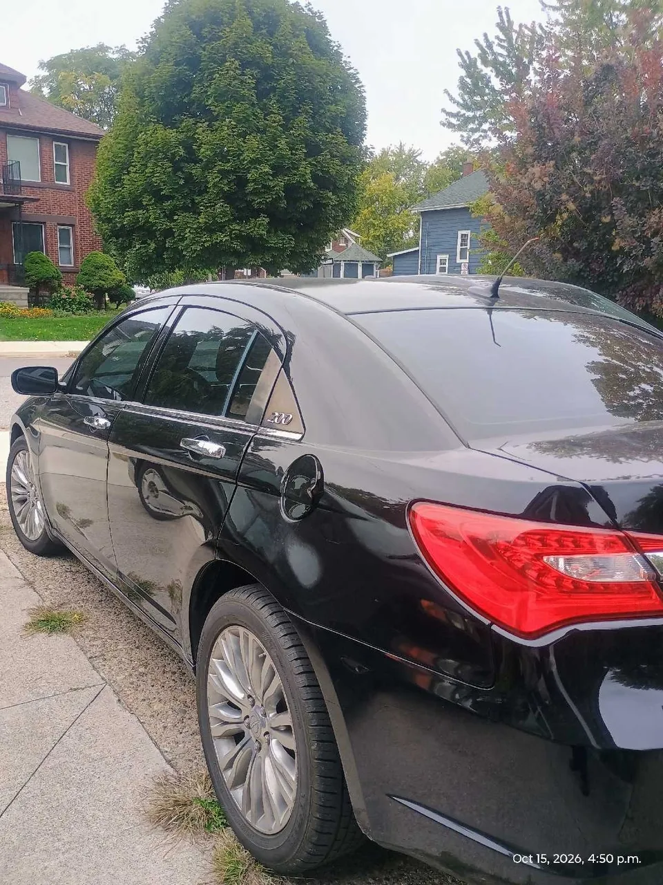 Chrysler 200-Series 2012 photo 2