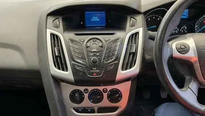 Ford Focus 2012 photo 2