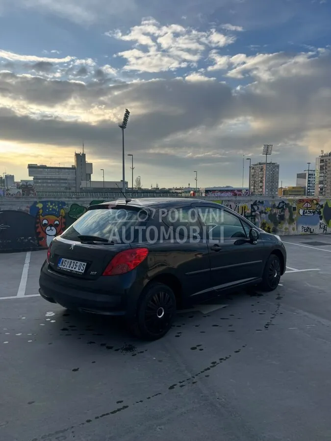 Peugeot 207 2007 photo 2