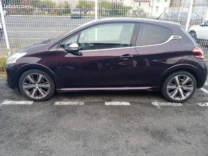Peugeot 208 2014 photo 2