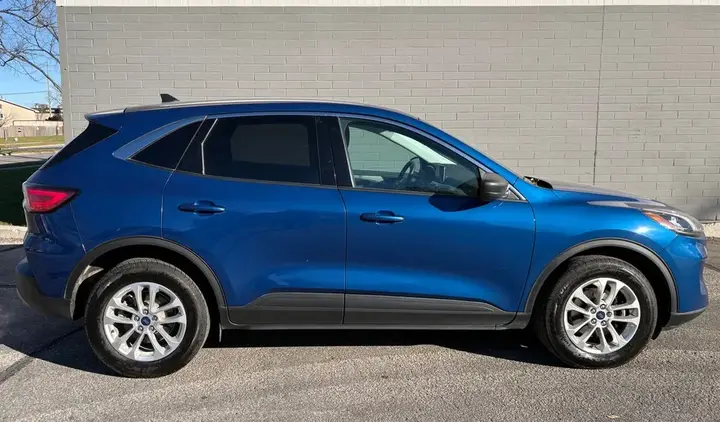 Ford Escape 2022 photo 2