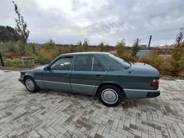 Mercedes-Benz W124